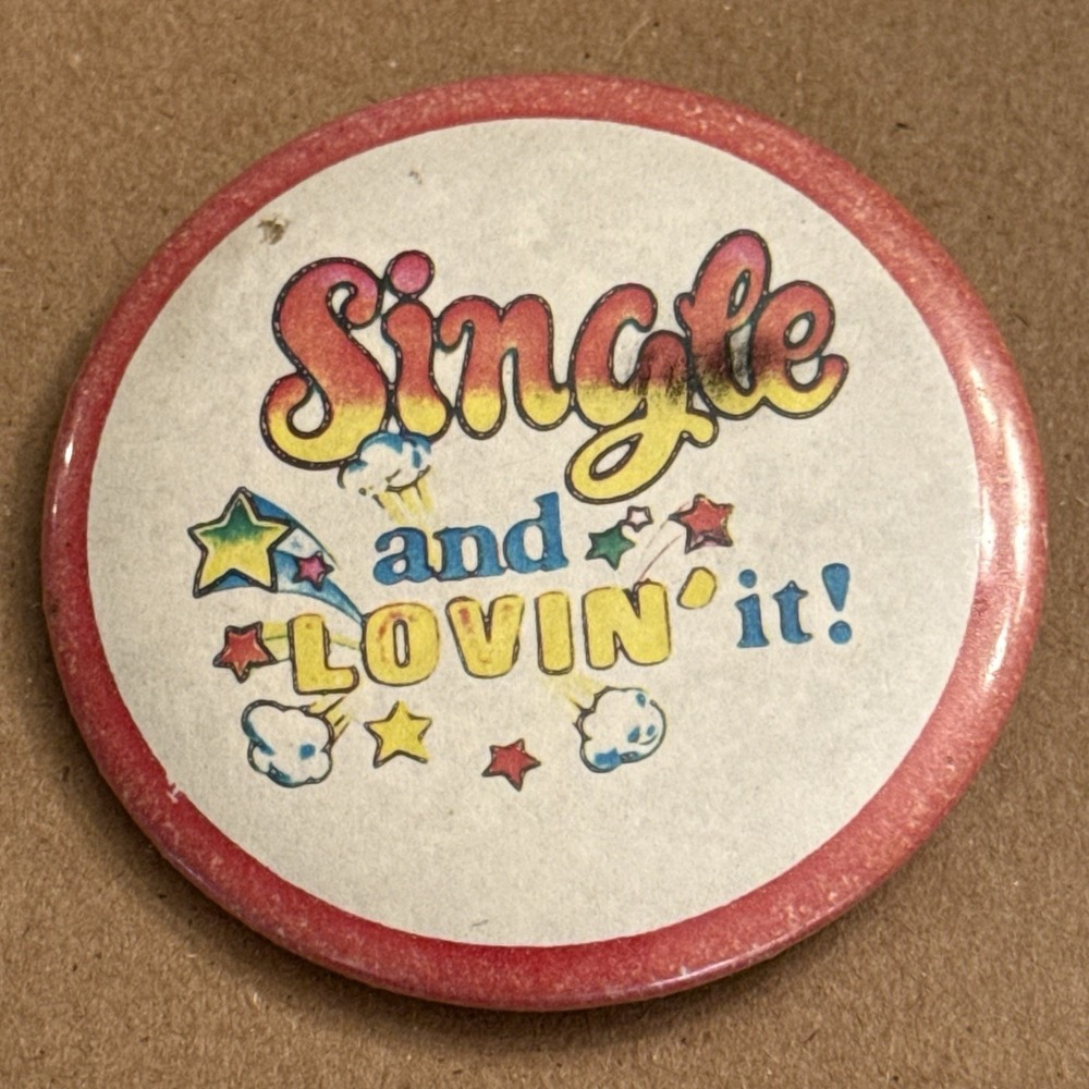 Single And Lovin' It! Vintage Pinback Button Pin Round Circle